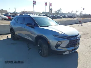 2024 Chevrolet Blazer LT z VIN 3GNKBCR47RS125584, wystawiony jako IAAI lot #41862314 z przebiegiem 14 083 mil mil oraz . Historia ofert i sprzedaży dostępna na DreamBid. Obrazek 1.