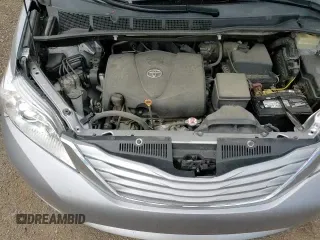 2017 Toyota Sienna LE z VIN 5TDJZ3DC5HS179211, wystawiony jako Copart lot #69181025 z przebiegiem 103 188 mil mil oraz Czysty tytuł • Clean title. Historia ofert i sprzedaży dostępna na DreamBid. Obrazek 14.