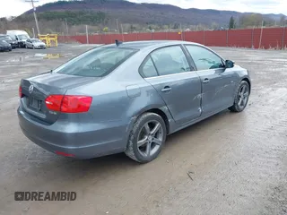 2013 Volkswagen Jetta SE with VIN 3VWBP7AJ2DM395982, listed as a IAAI auction lot 41952654 with 130,906 mi miles and . Bid and sale history available at DreamBid. Image 4.