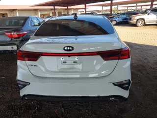 2020 Kia Forte LXS with VIN 3KPF24AD8LE213836, listed as a IAAI auction lot 40313445 with 60,822 mi miles and . Bid and sale history available at carsss.com. Image 16.
