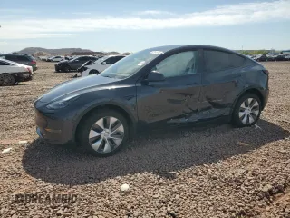 2024 Tesla Model Y Long Range z VIN 7SAYGDEE1RA230171, wystawiony jako Copart lot #55145645 z przebiegiem 25 328 mil mil oraz Szkoda całkowita • Salvage title. Historia ofert i sprzedaży dostępna na DreamBid. Obrazek 1.