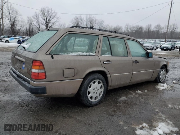 1992 Mercedes-Benz 300 with VIN WDBEA90E9NF223207, listed as a Copart auction lot 44739805 with 210,394 mi miles and Non Repairable. Bid and sale history available at DreamBid. Image 3.