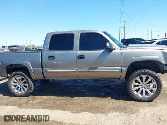 2006 Chevrolet Silverado 1500 LT1 with VIN 2GCEK13TX61184260, listed as a IAAI auction lot 41651907 with 192,143 mi miles. Bid and sale history available at carsss.com. Image 13.