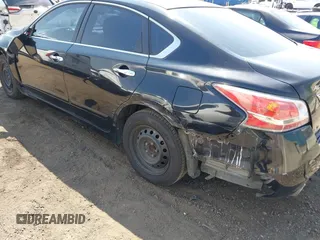 2015 Nissan Altima 2.5 z VIN 1N4AL3AP2FN914521, wystawiony jako IAAI lot #41987003 z przebiegiem 143 981 mil mil oraz . Historia ofert i sprzedaży dostępna na DreamBid. Obrazek 6.