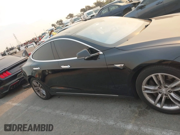 2013 Tesla Model S with VIN 5YJSA1CN3DFP06986, listed as a IAAI auction lot 41271801 with 150,307 mi miles and . Bid and sale history available at DreamBid. Image 13.