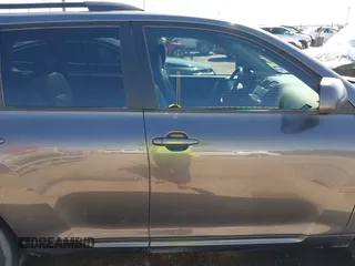 2010 Toyota Highlander SE z VIN 5TDKK3EHXAS017535, wystawiony jako IAAI lot #41965758 z przebiegiem 216 314 mil mil oraz . Historia ofert i sprzedaży dostępna na DreamBid. Obrazek 13.