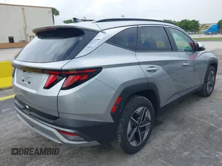 2025 Hyundai Tucson SEL z VIN 5NMJB3DE5SH465219, wystawiony jako IAAI lot #42490892 z przebiegiem 11 135 mil mil oraz . Historia ofert i sprzedaży dostępna na DreamBid. Obrazek 4.