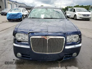 2005 Chrysler 300 C z VIN 2C3AA63HX5H636373, wystawiony jako Copart lot #56900065 z przebiegiem 137 287 mil mil oraz Szkoda całkowita • Salvage title. Historia ofert i sprzedaży dostępna na DreamBid. Obrazek 5.