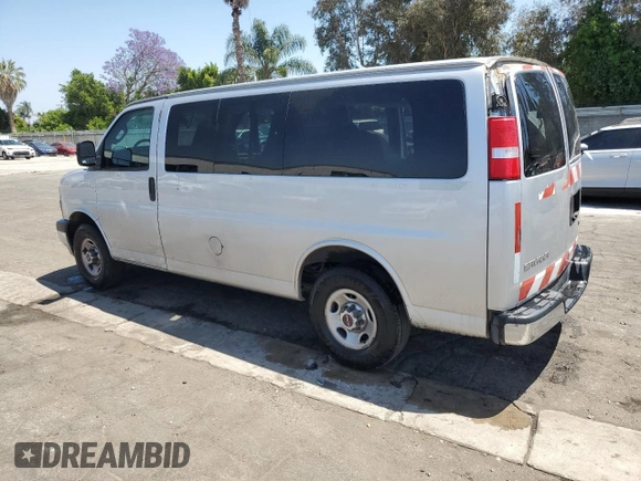 2022 GMC Savana LT z VIN 1GJW7FFP1N1154496, wystawiony jako Copart lot #57423255 z przebiegiem 191 693 mil mil oraz Czysty tytuł • Clean title. Historia ofert i sprzedaży dostępna na DreamBid. Obrazek 2.