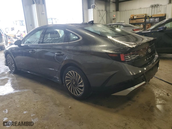 2024 Hyundai Sonata Hybrid SEL with VIN KMHL34JJ9RA098516, listed as a Copart auction lot 46903415 with 17,651 mi miles and Non Repairable. Bid and sale history available at carsss.com. Image 2.