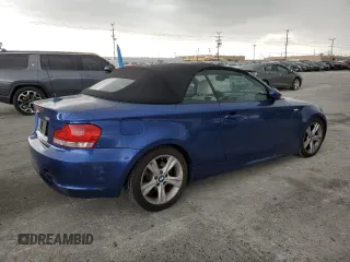 2008 BMW 1 Series 128i z VIN WBAUL73568VE88989, wystawiony jako Copart lot #52004715 z przebiegiem 78 833 mil mil oraz Szkody całkowita. Historia ofert i sprzedaży dostępna na DreamBid. Obrazek 3.