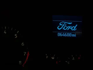 2016 Ford Transit Cargo z VIN 1FTYE1YM3GKB15532, wystawiony jako IAAI lot #42788480 z przebiegiem 64 600 mil mil oraz . Historia ofert i sprzedaży dostępna na DreamBid. Obrazek 4.