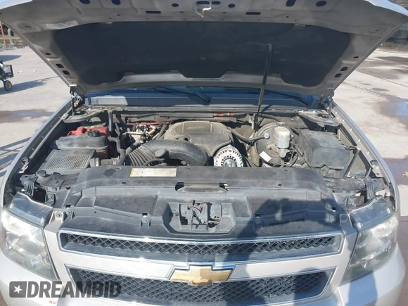 2007 Chevrolet Suburban LTZ z VIN 3GNFC16J57G103628, wystawiony jako IAAI lot #42373026 z przebiegiem 293 570 mil mil oraz . Historia ofert i sprzedaży dostępna na DreamBid. Obrazek 10.