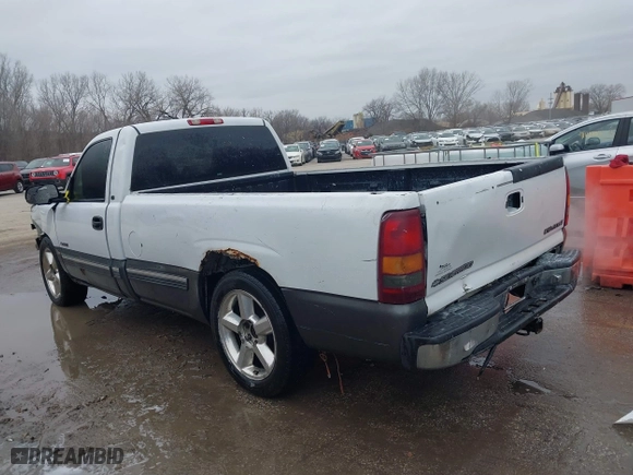 2000 Chevrolet Silverado 1500 with VIN 1GCEC14W0YE199633, listed as a IAAI auction lot 41465837 with 241,159 mi miles. Bid and sale history available at carsss.com. Image 3.