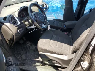2021 Jeep Renegade Latitude with VIN ZACNJCBB1MPN23821, listed as a Copart auction lot 49639994 with 12,105 mi miles and Salvage title. Bid and sale history available at DreamBid. Image 7.