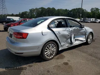 2015 Volkswagen Jetta SE с VIN 3VWD17AJ2FM350408, выставлен на аукционе Copart как лот 60422495 с пробегом 137 473 миль миль и Списание • Salvage title. История ставок и продаж доступна на DreamBid. Изображение 3.