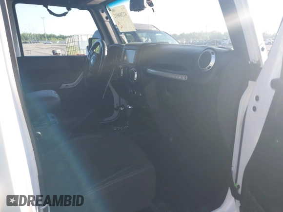 2016 Jeep Wrangler Unlimited 75th Anniversary z VIN 1C4BJWEG1GL250449, wystawiony jako IAAI lot #42204012 z przebiegiem 180 173 mil mil oraz . Historia ofert i sprzedaży dostępna na DreamBid. Obrazek 5.