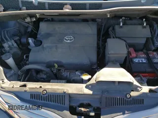 2012 Toyota Sienna XLE z VIN 5TDYK3DC6CS278292, wystawiony jako Copart lot #52770125 z przebiegiem 219 699 mil mil oraz Szkoda całkowita • Salvage title. Historia ofert i sprzedaży dostępna na DreamBid. Obrazek 30.