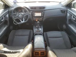 2017 Nissan Rogue S z VIN KNMAT2MT9HP593615, wystawiony jako Copart lot #56501765 z przebiegiem 187 438 mil mil oraz Szkoda całkowita • Salvage title. Historia ofert i sprzedaży dostępna na DreamBid. Obrazek 8.