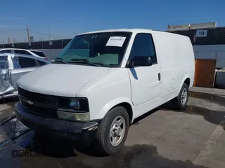 2005 Chevrolet Astro Cargo Van with VIN 1GCDM19X65B103835, listed as a IAAI auction lot 41619441 with 166,029 mi miles. Bid and sale history available at carsss.com. Image 2.