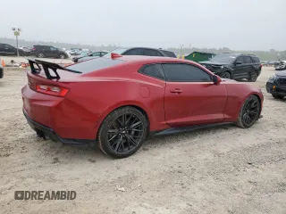 2018 Chevrolet Camaro ZL1 z VIN 1G1FK1R69J0142195, wystawiony jako Copart lot #51128215 z przebiegiem 55 979 mil mil oraz Szkody całkowita. Historia ofert i sprzedaży dostępna na DreamBid. Obrazek 3.