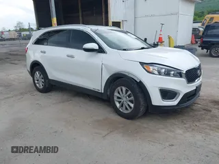 2017 Kia Sorento LX z VIN 5XYPGDA58HG335914, wystawiony jako IAAI lot #42230037 z przebiegiem 98 202 mil mil oraz . Historia ofert i sprzedaży dostępna na DreamBid. Obrazek 1.