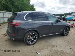 2021 BMW X5 xDrive40i z VIN 5UXCR6C0XM9E79726, wystawiony jako Copart lot #53889335 z przebiegiem 64 221 mil mil oraz Szkoda całkowita • Salvage title. Historia ofert i sprzedaży dostępna na DreamBid. Obrazek 3.