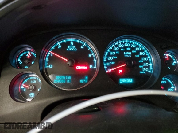 2014 Chevrolet Suburban LT with VIN 1GNSKJE77ER131290, listed as a Copart auction lot 71351994 with 258,058 mi miles and Clean Title. Bid and sale history available at carsss.com. Image 9.