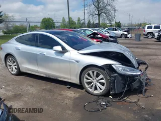2015 Tesla Model S 85D z VIN 5YJSA1H2XFFP79015, wystawiony jako IAAI lot #42189266 z przebiegiem 138 925 mil mil oraz . Historia ofert i sprzedaży dostępna na DreamBid. Obrazek 1.