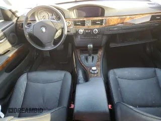 2011 BMW 3 Series 328i z VIN WBAPH7G54BNM55230, wystawiony jako Copart lot #52438875 z przebiegiem Nie podano mil oraz Szkoda całkowita • Salvage title. Historia ofert i sprzedaży dostępna na DreamBid. Obrazek 8.
