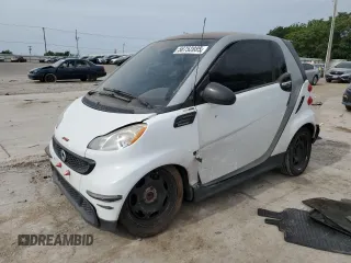 2013 Smart fortwo Pure z VIN WMEEJ3BA9DK618746, wystawiony jako Copart lot #56752885 z przebiegiem 80 293 mil mil oraz Szkoda całkowita • Salvage title. Historia ofert i sprzedaży dostępna na DreamBid. Obrazek 1.