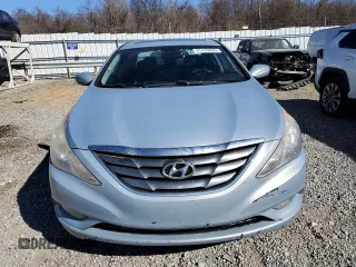 2013 Hyundai Sonata SE z VIN 5NPEC4AC7DH786496, wystawiony jako Copart lot #47479885 z przebiegiem 158 561 mil mil oraz Czysty tytuł • Clean title. Historia ofert i sprzedaży dostępna na DreamBid. Obrazek 5.