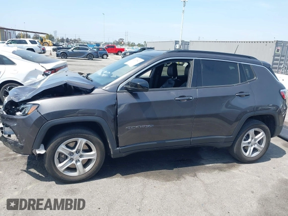 2023 Jeep Compass Latitude z VIN 3C4NJDBN7PT533642, wystawiony jako IAAI lot #42473847 z przebiegiem 34 589 mil mil oraz . Historia ofert i sprzedaży dostępna na DreamBid. Obrazek 13.