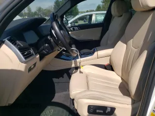 2020 BMW X5 xDrive40i z VIN 5UXCR6C08L9B56824, wystawiony jako Copart lot #53701715 z przebiegiem 85 189 mil mil oraz Szkoda całkowita • Salvage title. Historia ofert i sprzedaży dostępna na DreamBid. Obrazek 7.