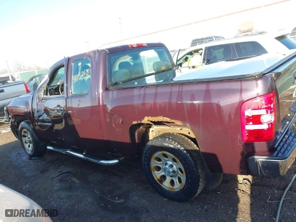 2008 Chevrolet Silverado 1500 Work Truck with VIN 1GCEC19X28Z217379, listed as a IAAI auction lot 41752690 with 325,103 mi miles. Bid and sale history available at carsss.com. Image 14.
