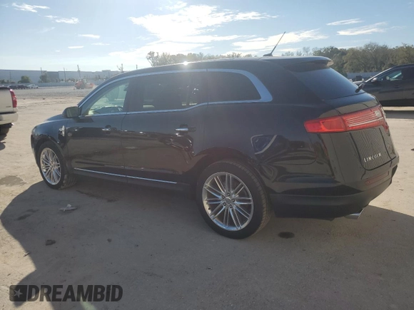 2016 Lincoln MKT EcoBoost z VIN 2LMHJ5AT9GBL02840, wystawiony jako Copart lot #47504655 z przebiegiem 67 245 mil mil oraz Szkody całkowita. Historia ofert i sprzedaży dostępna na DreamBid. Obrazek 2.