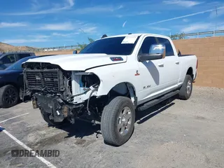 2024 Ram 2500 Laramie z VIN 3C6UR5FL2RG267971, wystawiony jako IAAI lot #41707239 z przebiegiem 22 898 mil mil oraz . Historia ofert i sprzedaży dostępna na DreamBid. Obrazek 17.