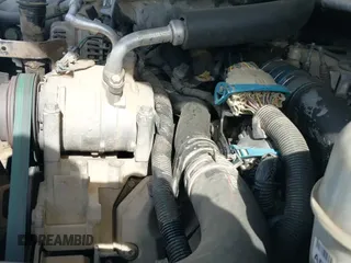 2007 Chevrolet Silverado 3500 с VIN 1GCHK39657E570403, выставлен на аукционе IAAI как лот 42147316 с пробегом 230 809 миль миль и . История ставок и продаж доступна на DreamBid. Изображение 18.