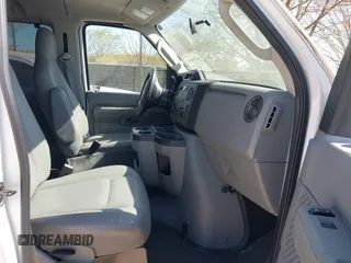 2013 Ford Econoline Passenger XL z VIN 1FBSS3BL8DDA63474, wystawiony jako IAAI lot #41804848 z przebiegiem 61 349 mil mil oraz . Historia ofert i sprzedaży dostępna na DreamBid. Obrazek 5.
