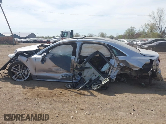 2016 Audi A8 Sport z VIN WAU43AFD0GN011518, wystawiony jako IAAI lot #42096343 z przebiegiem Nie podano mil oraz . Historia ofert i sprzedaży dostępna na DreamBid. Obrazek 14.