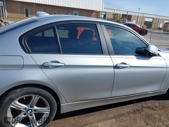 2014 BMW 3 Series 320i with VIN WBA3B1G58ENS81101, listed as a IAAI auction lot 38950717 with 1 mi miles. Bid and sale history available at carsss.com. Image 12.
