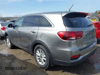 2019 Kia Sorento LX with VIN 5XYPG4A33KG476458, listed as a IAAI auction lot 41822014 with 103,501 mi miles. Bid and sale history available at carsss.com. Image 3.