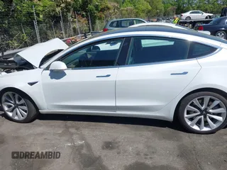2020 Tesla Model 3 Performance z VIN 5YJ3E1EC2LF587069, wystawiony jako IAAI lot #42063691 z przebiegiem Nie podano mil oraz . Historia ofert i sprzedaży dostępna na DreamBid. Obrazek 13.