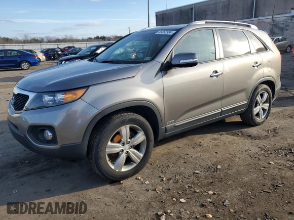 2013 Kia Sorento EX with VIN 5XYKUDA63DG371371, listed as a Copart auction lot 85863984 with 180,749 mi miles and Clean Title. Bid and sale history available at carsss.com. Image 1.