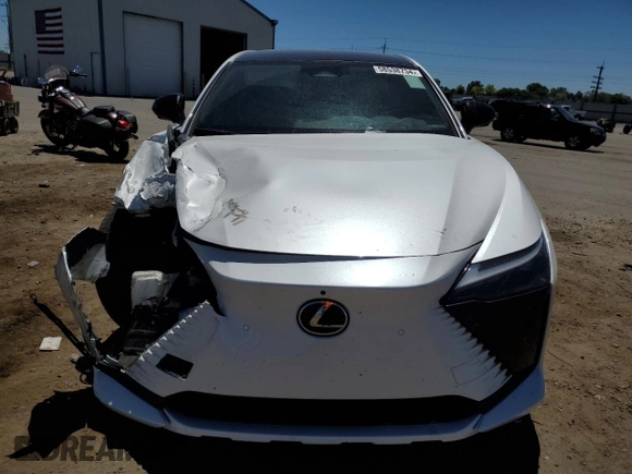 2023 Lexus RZ 450e Premium z VIN JTJAAAAB7PA020268, wystawiony jako Copart lot #58538734 z przebiegiem 12 517 mil mil oraz Szkody całkowita. Historia ofert i sprzedaży dostępna na DreamBid. Obrazek 5.
