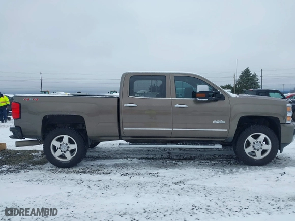 2015 Chevrolet Silverado 2500HD Built After Aug 14 High Country with VIN 1GC1KXE89FF543780, listed as a IAAI auction lot 41557608 with 164,171 mi miles. Bid and sale history available at carsss.com. Image 14.