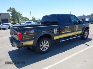 2008 Ford F-250 XL z VIN 1FTSW21RX8ED53070, wystawiony jako IAAI lot #42195310 z przebiegiem 253 764 mil mil oraz . Historia ofert i sprzedaży dostępna na DreamBid. Obrazek 4.