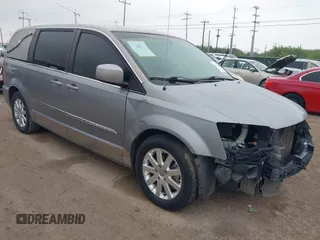 2013 Chrysler Town & Country Touring z VIN 2C4RC1BG9DR726580, wystawiony jako IAAI lot #42194439 z przebiegiem 56 903 mil mil oraz . Historia ofert i sprzedaży dostępna na DreamBid. Obrazek 1.