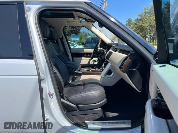 2020 Land Rover Range Rover z VIN SALGS5SEXLA404736, wystawiony jako Copart lot #56987455 z przebiegiem 157 169 mil mil oraz Czysty tytuł • Clean title. Historia ofert i sprzedaży dostępna na DreamBid. Obrazek 5.