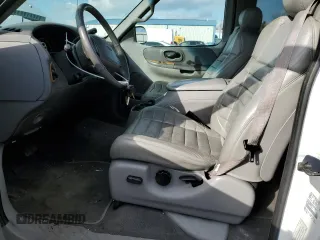 2002 Ford F-150 XL z VIN 2FTRX08L12CA26636, wystawiony jako Copart lot #89254825 z przebiegiem 133 637 mil mil oraz Szkoda całkowita • Salvage title. Historia ofert i sprzedaży dostępna na DreamBid. Obrazek 7.